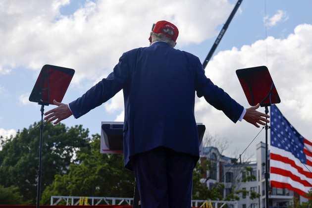 Збір коштів кампанією Трампа минулого місяця знищив грошову перевагу Байдена
