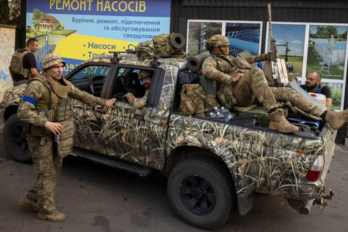 Українські військові в Покровську © Thomas Peter/Reuters