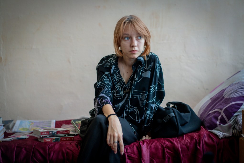 17-річна Юліана розповіла, що вони з бабусею застрягли в Суджі, «тому що у нас немає машини і немає куди їхати».ЯН ВІТТАКЕР ДЛЯ «ТАЙМС