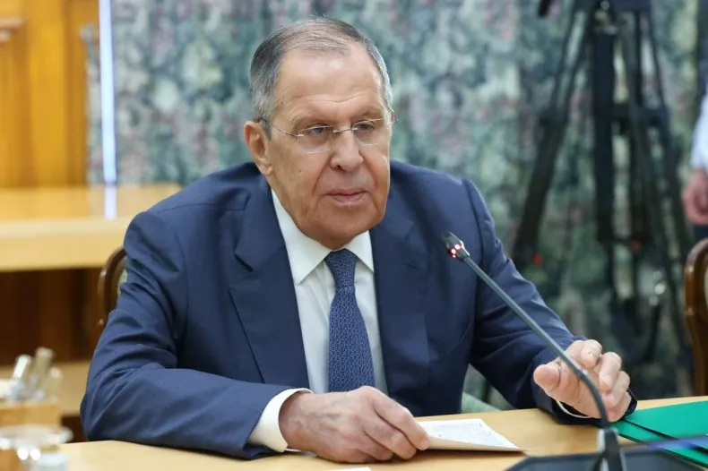 Лавров попередив про «небезпечні наслідки» для США в Україні Міністр закордонних справ Росії Сергій Лавров виступає під час зустрічей з колегами з проросійських сепаратистських держав Абхазії та Південної Осетії, на які претендує Грузія, 4 жовтня. МІНІСТЕРСТВО ЗАКОРДОННИХ СПРАВ РОСІЇ