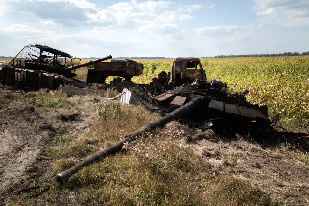 Знищена російська військова техніка на околиці міста Суджа в Курській області. Кирило Чуботін/Укрінформ/Future Publishing через Getty Images