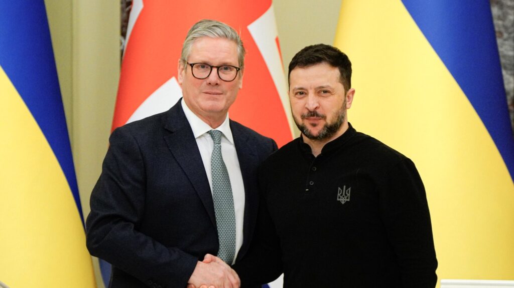 Прем’єр Британії Стармер спробує виступити в ролі «моста» до Трампа у мирних переговорах щодо України Кейр Стармер хоче виступити «мостом» до Трампа в мирних переговорах щодо України