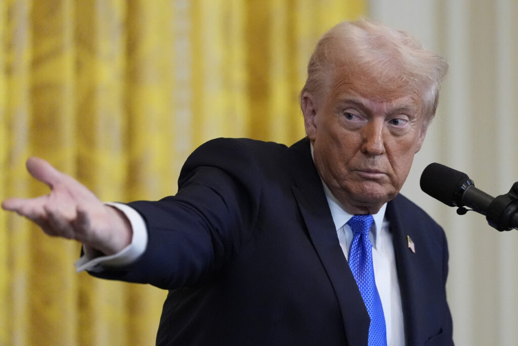 Трамп заявив, що введе 25% мита на сталь і алюміній